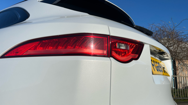 Jaguar F-Pace 2.0d [240] Chequered Flag 5dr Auto AWD Diesel Estate